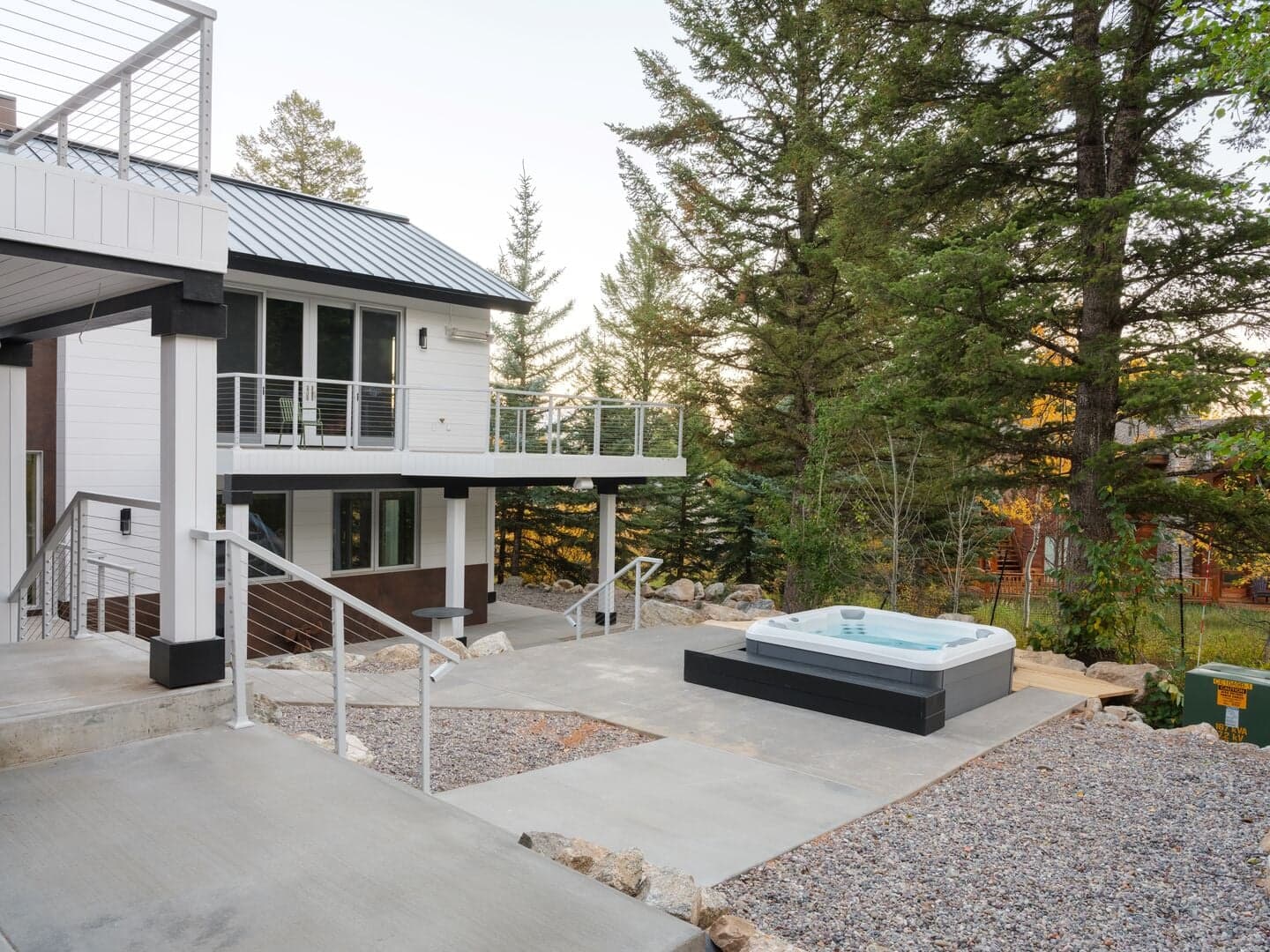 Backyard & Private Hot Tub