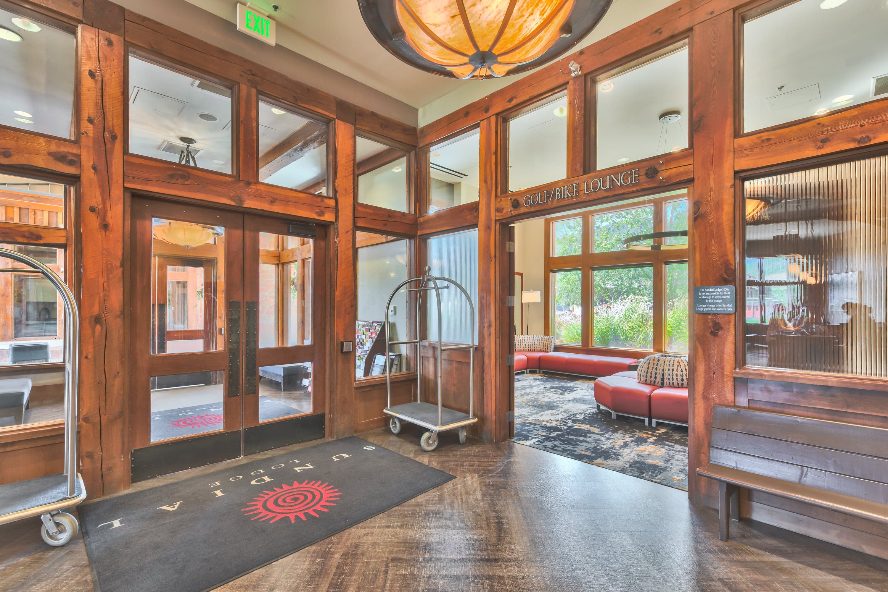Entrance and ski room