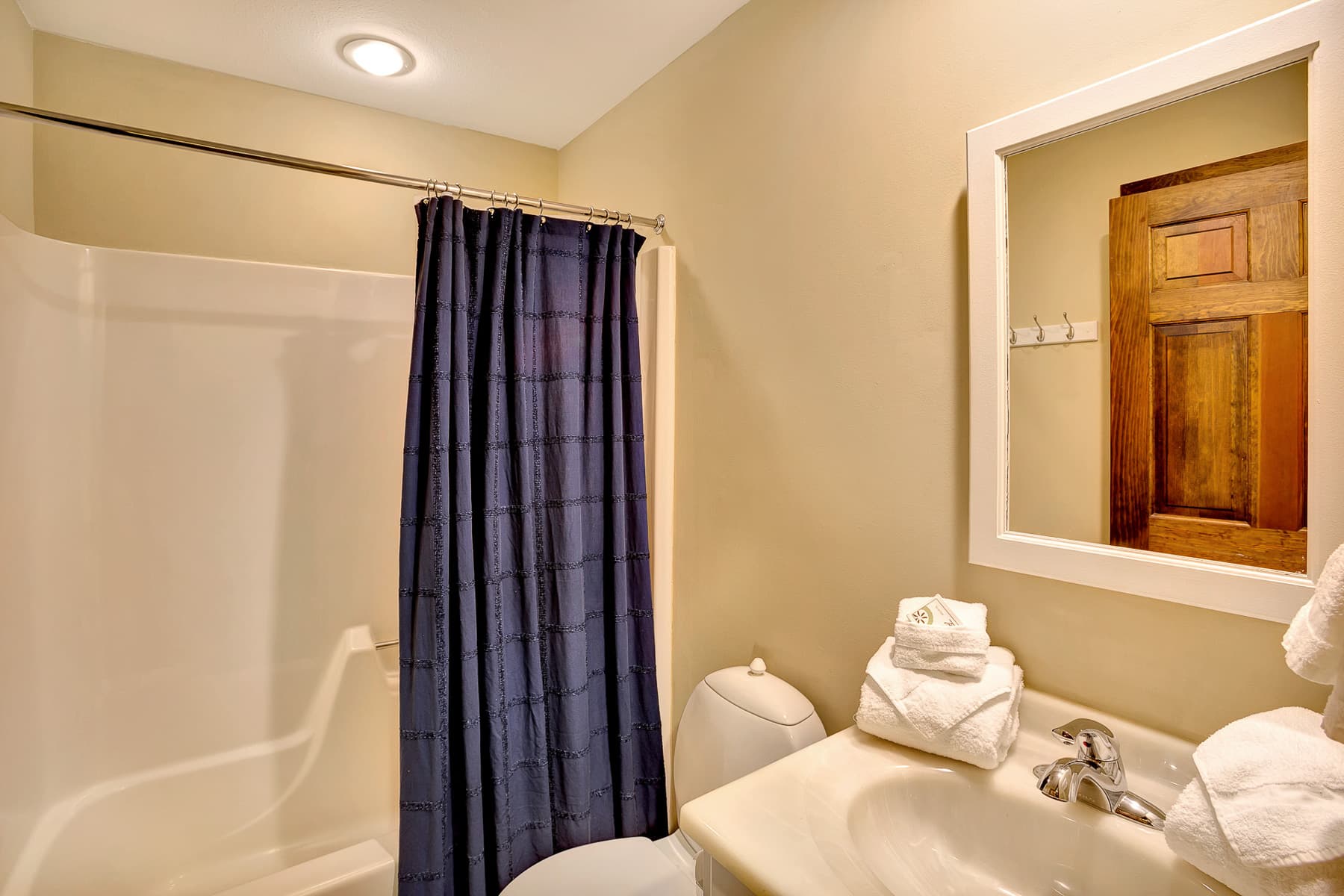 Bathroom with shower/tub combo