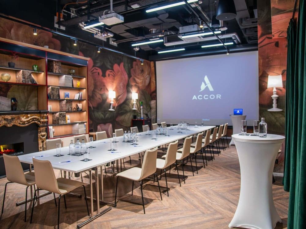 Meeting facility
