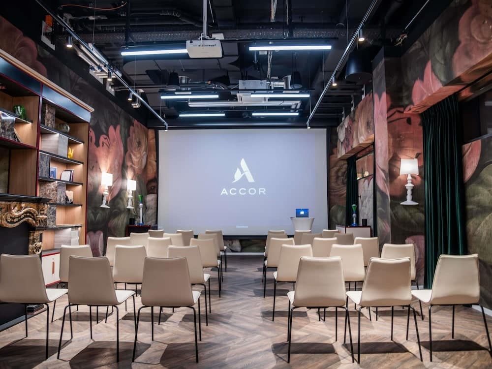 Meeting facility