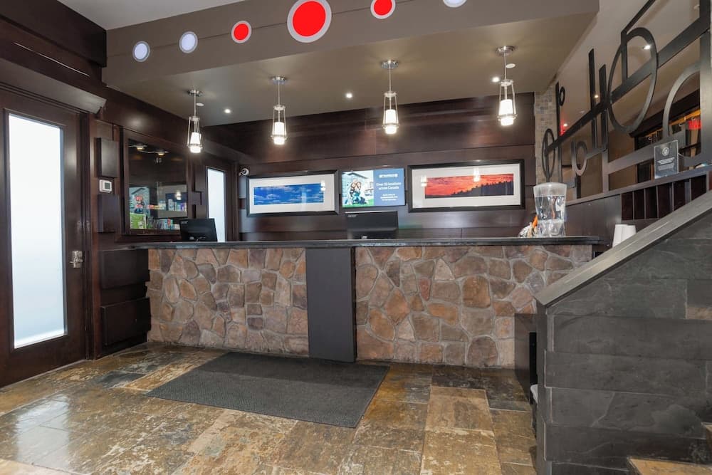Lobby lounge