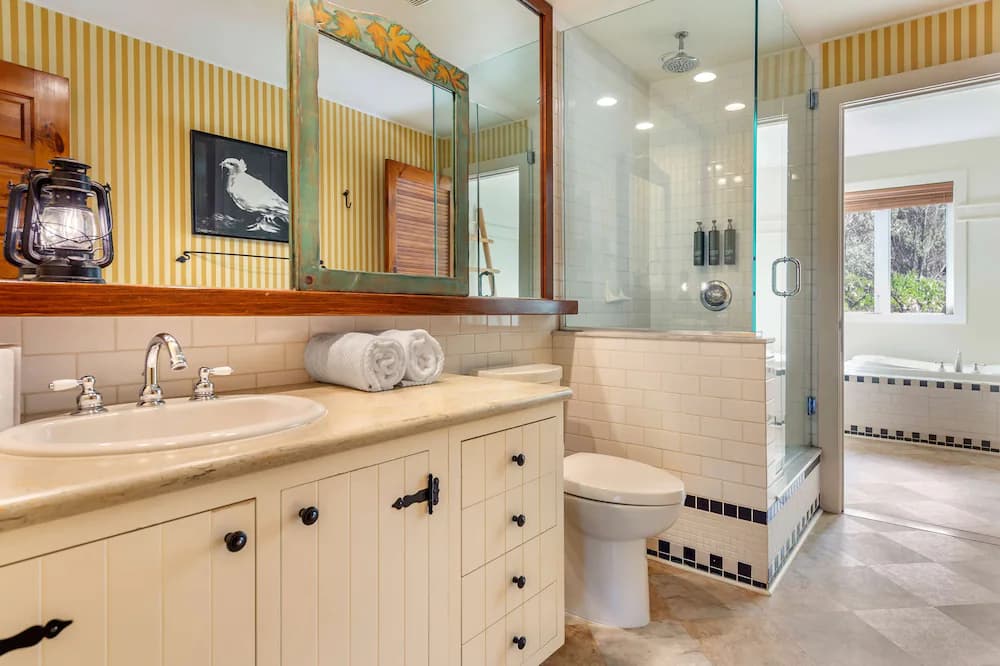 Bathroom shower