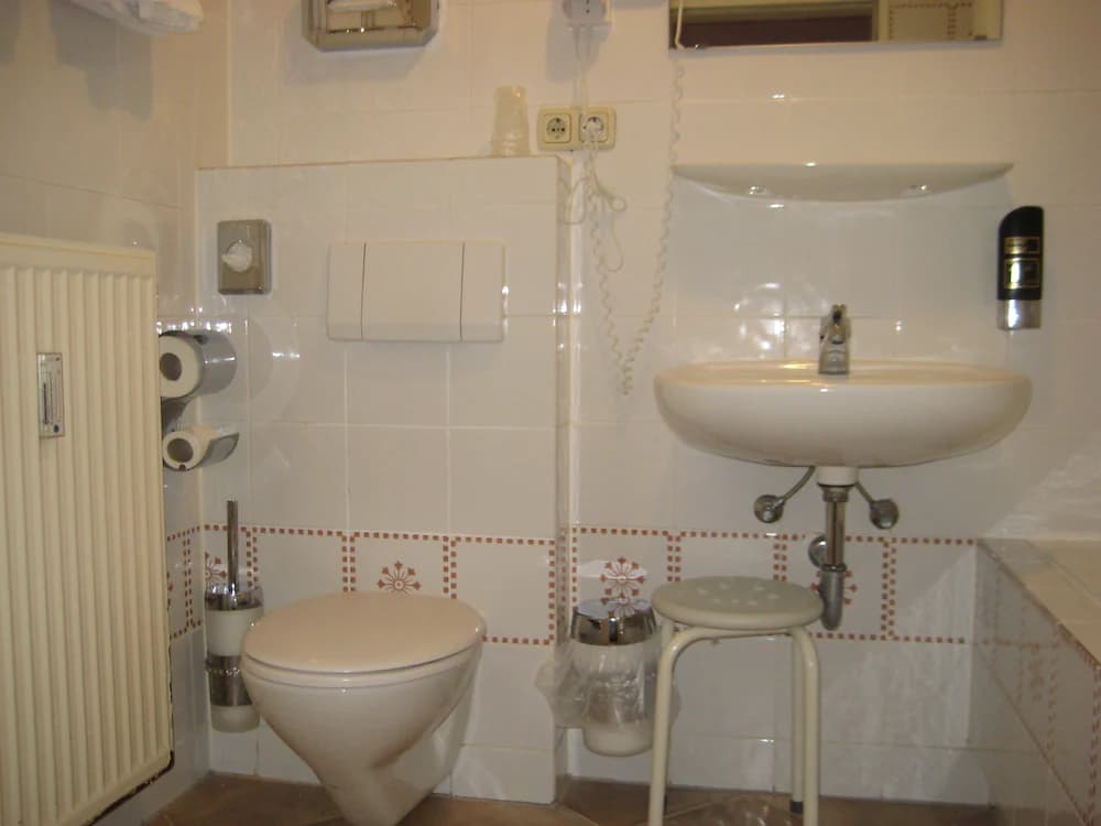 Bathroom sink