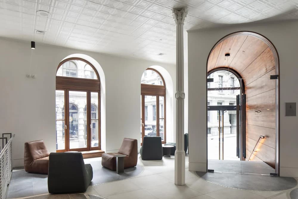 Lobby lounge