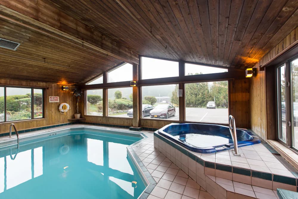 Indoor/outdoor pool