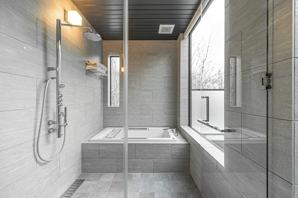 Private spa tub