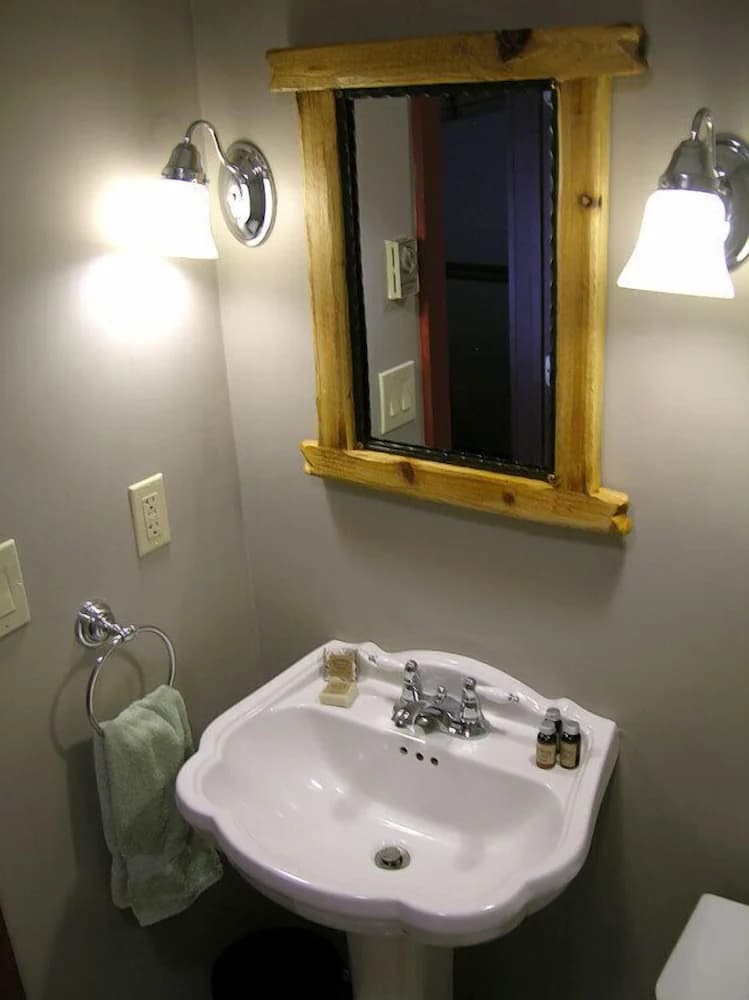 Bathroom sink