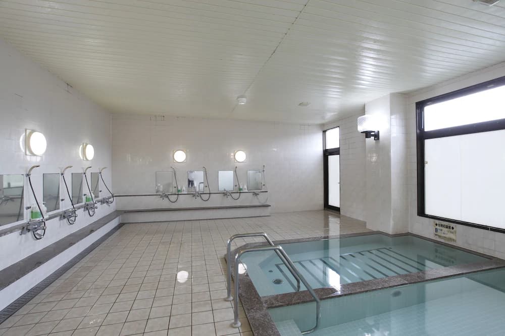 Indoor spa tub