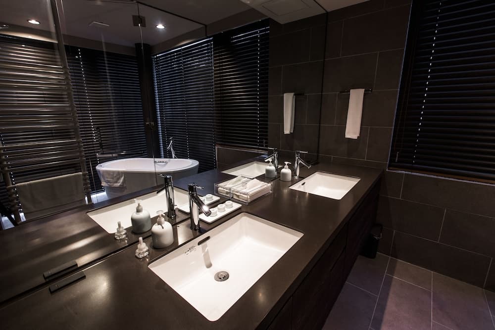 Bathroom sink