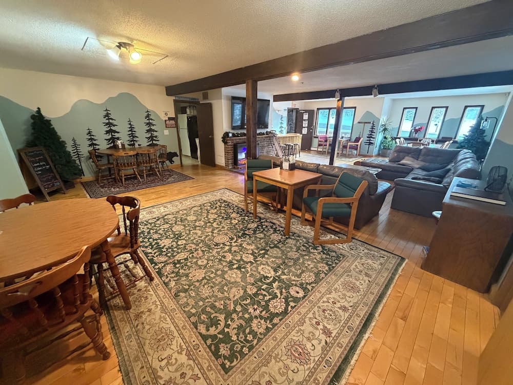 Lobby lounge