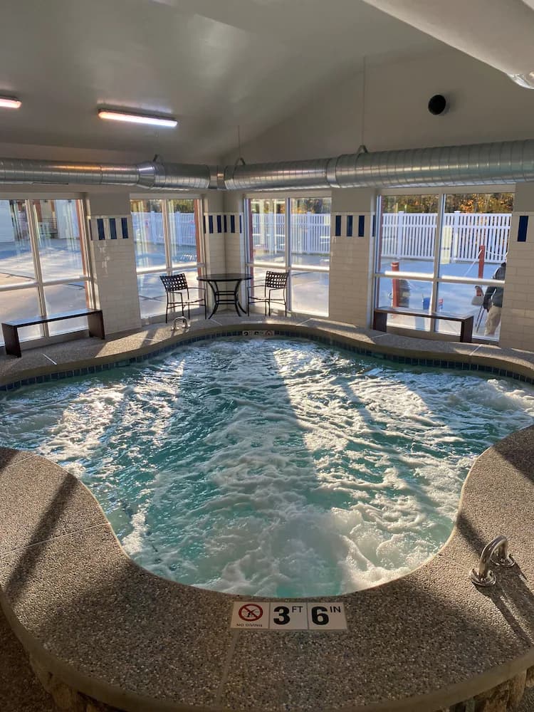 Indoor spa tub