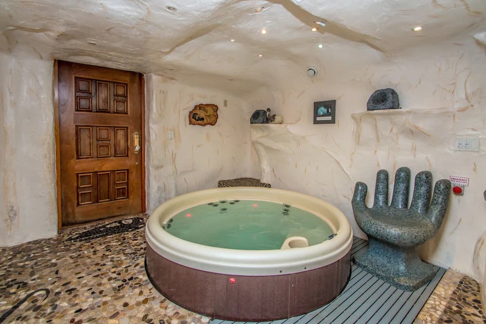 Private spa tub