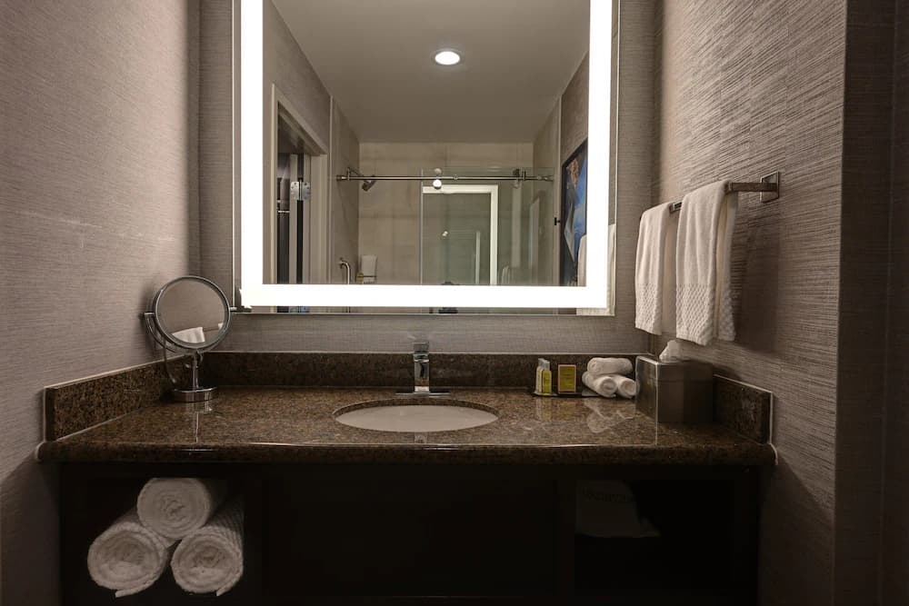 Bathroom sink
