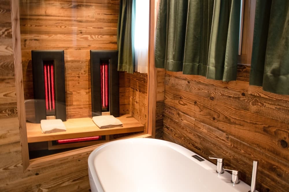 Private spa tub