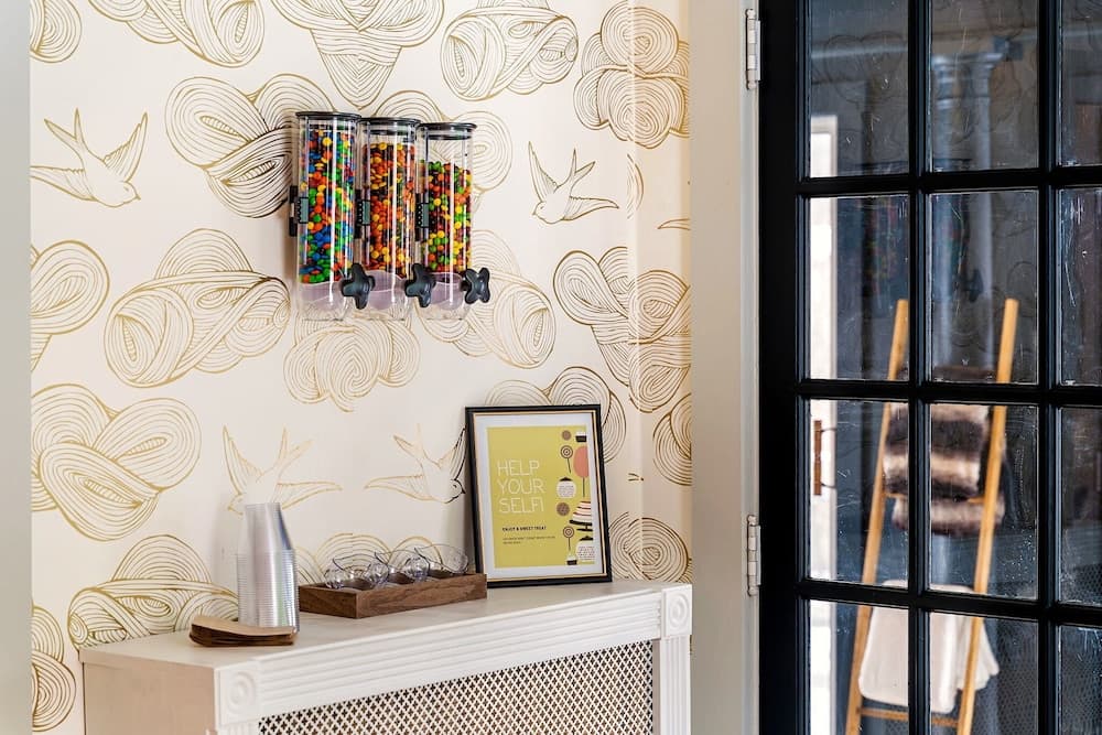 Snack bar