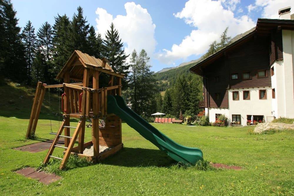 Children's play area - outdoor