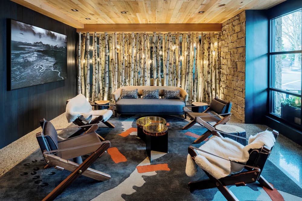 Lobby lounge