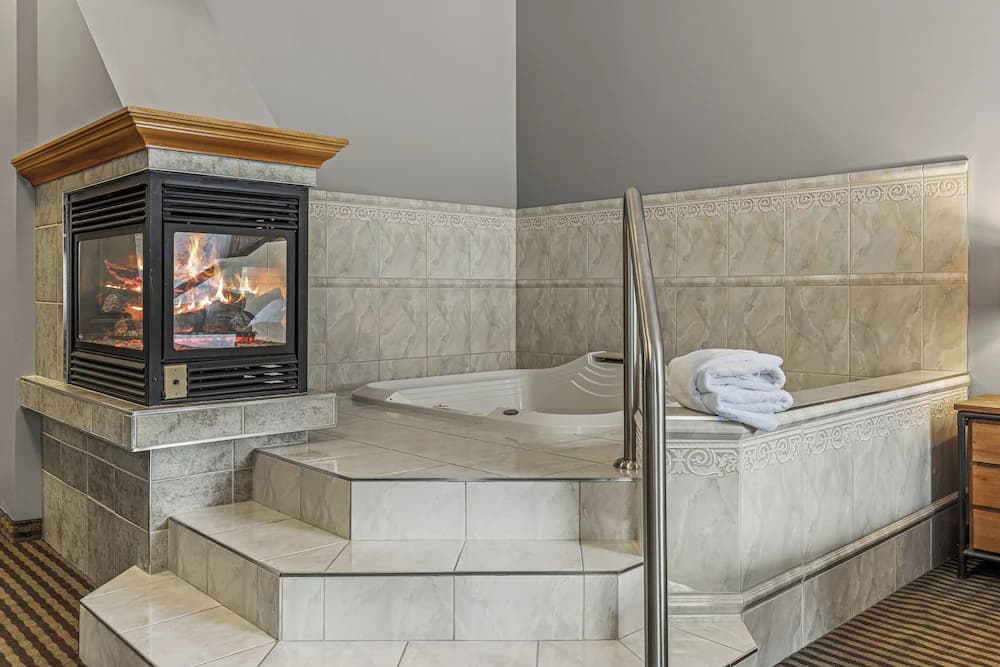 Private spa tub