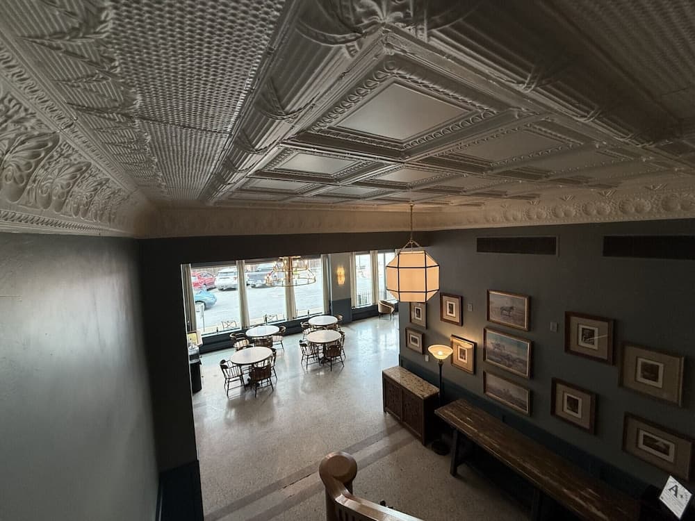 Lobby lounge