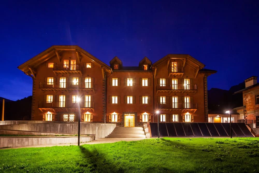 Front of property - evening/night